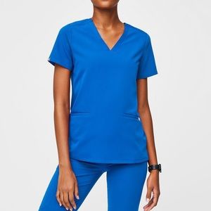 FIGS Casma Three-Pocket Scrub Top in Royal Blue 🩺